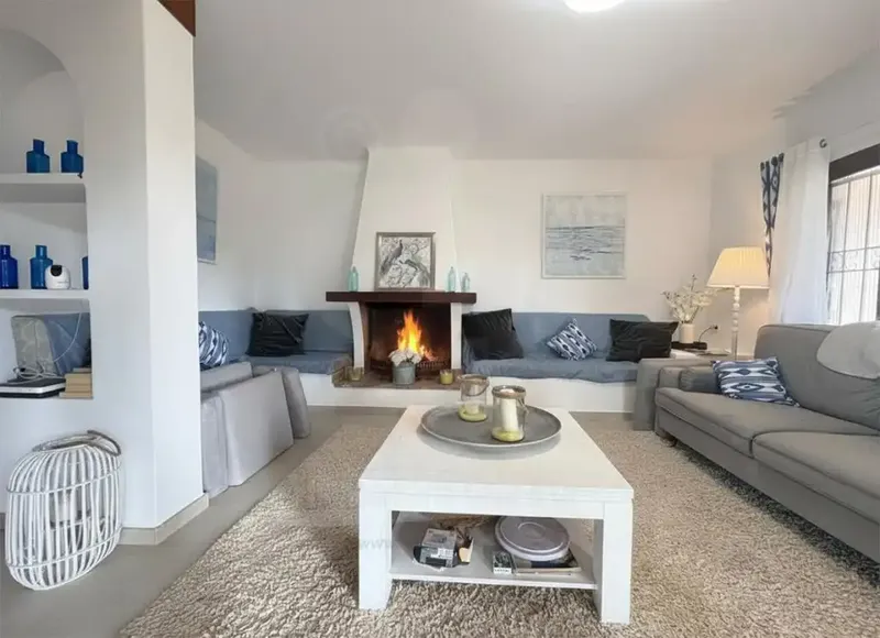 Authentic Ibizan-style villa, renovated in 2023 with electricity, plumbing, kitchen, bathrooms, impeccable floors and partially double-glazed windows — photo 5