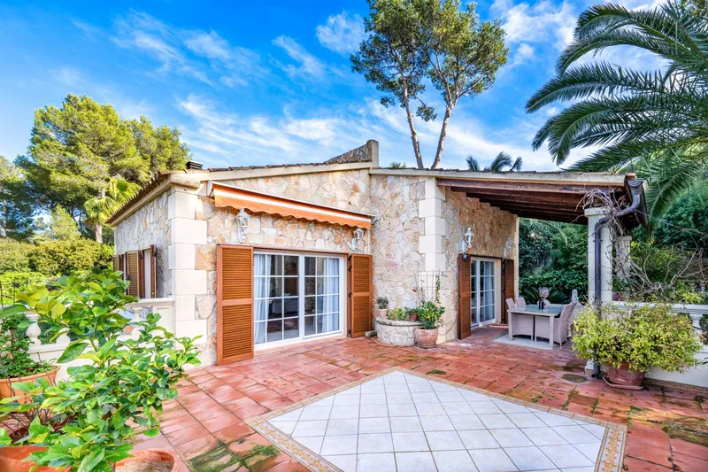 Mediterranean villa with holiday rental licence in a quiet location — photo 2