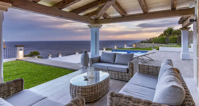 Luxurious first-line sea view villa with pool in Port Andratx - for rent — photo 12