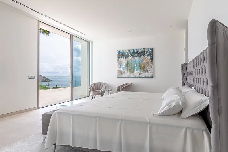 Exceptional seafront luxury property with direct sea access — photo 9