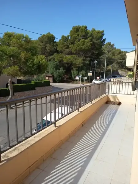 Vivienda unifamiliar amplia y luminosa. En la planta de arriba dispone de una terraza techada y con vistas al mar, ideal para desayunar y ce — photo 5