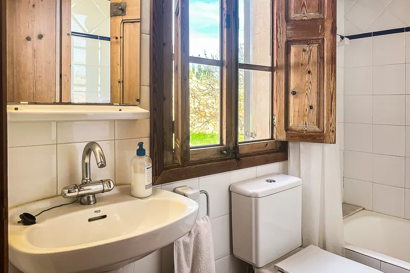 Timeless Elegance: Renovated 19th-Century Mill as a Living Paradise with Pool and Studio — photo 12