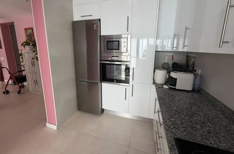 Ofrecemos en venta esta magnífica planta baja de 132 m2 construidos en una parcela de 301m2, situada en Palma, donde el espacio reformado y  — photo 11