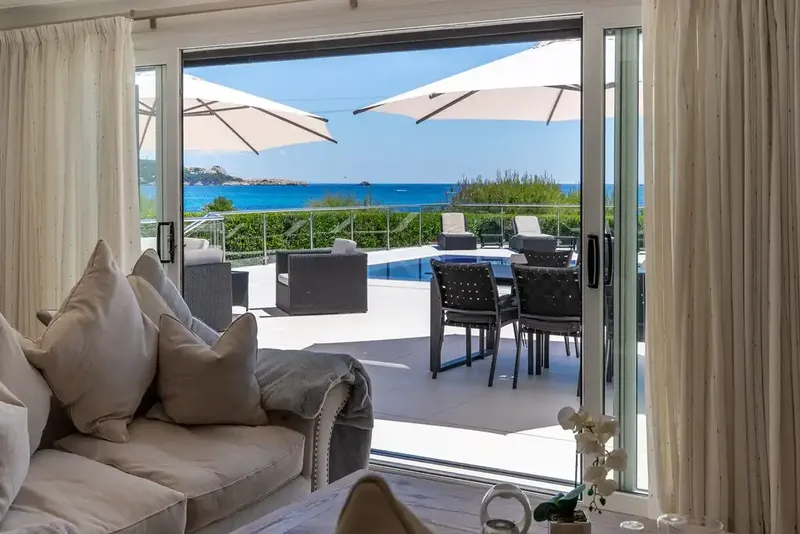 Located in a coveted frontline sea position in Cala Ratjada, this exceptional villa enjoys stunning panoramic views — photo 5