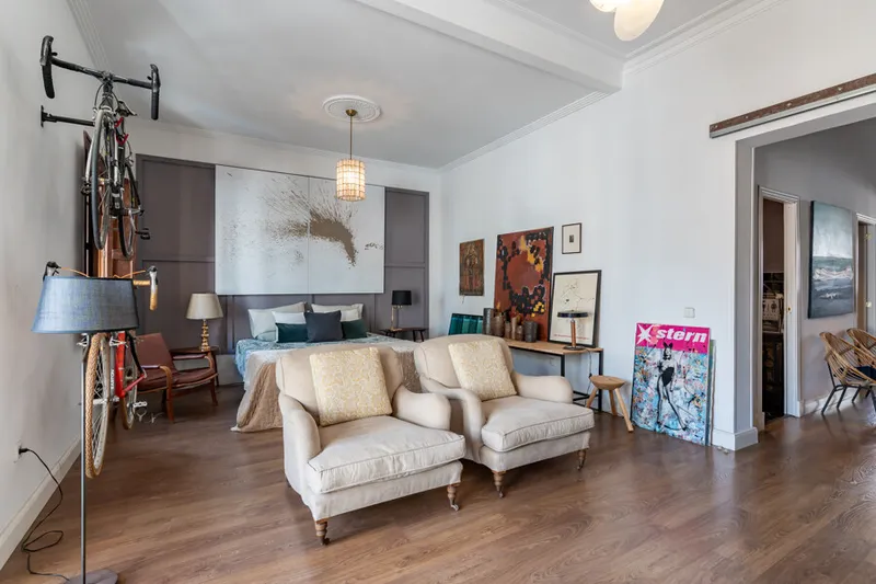 Historic Two-bedroom Apartment with Big Balcony in Lively Arxiduc Neighbourhood — photo 11