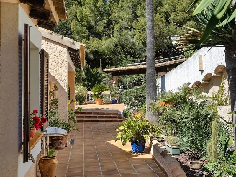 Lovely Villa with Sea View for Sale in Es Camp de Mar — photo 2