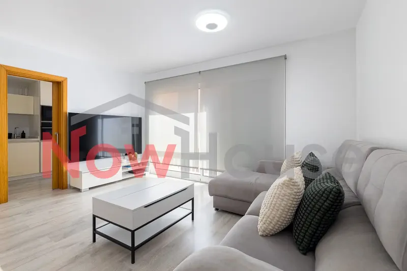 We present this exclusive and bright 85 m² apartment, with a 7 m² terrace, built in 2009 and located in a quiet and well-connected area — photo 4