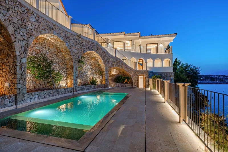 Mediterranean Waterfront Villa with Private Jetty, Pool & Holiday Rental Licence — photo 5