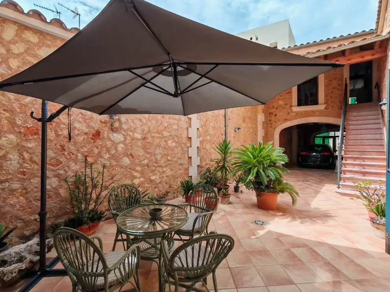 Historic village house with guest apartment, interior patio with fountain and authorized pool project — photo 7