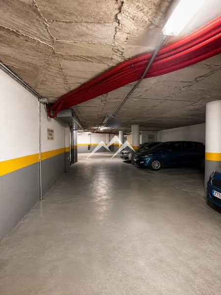 Parking space with storage room — photo 4