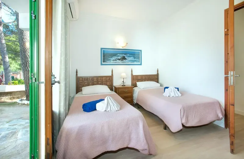 Unique Opportunity! Chalet with holiday license, garden and pool in Cala San Vicente – Pollença — photo 4