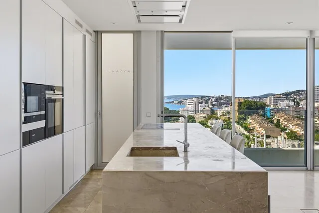 Luxury sea-view penthouse with roof terrace for sale in Palma, Mallorca — photo 8