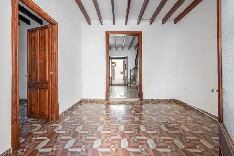 Charming Mallorcan village house for sale in Pollensa, located just a five-minute walk from the lively Plaza Mayor. — photo 4