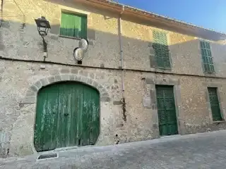 Discover the charm of authentic traditional Mallorcan architecture with this unique home of approximately 320 m², located in the — photo 1
