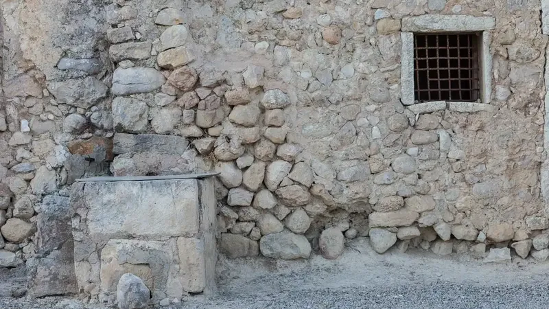 Old house for renovation in Moscari, 198 m2 built and possibility of second half-height floor on a 738 m2 plot with — photo 6