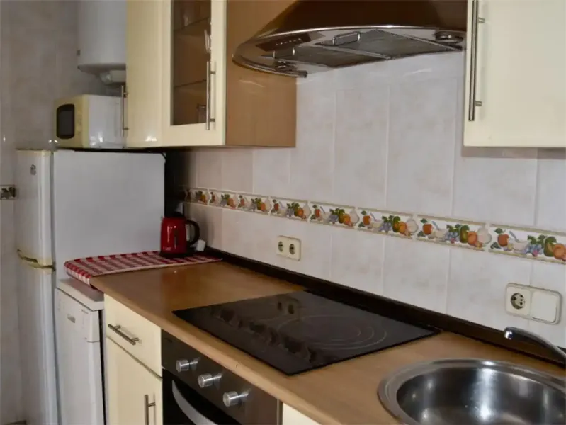 Ubicado en la tranquila zona de Es Pinareten Puerto Pollensa, este apartamento en venta ofrece un espacio acogedor y funcional. Totalmente a — photo 7