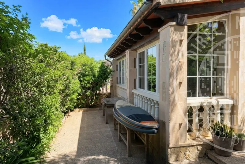 260508 – Charming Family Home near Beaches and Amenities — photo 2