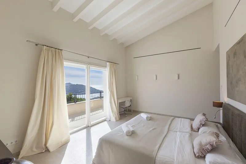 Montport: Villa with harbour and sea views with holiday rental licence — photo 11