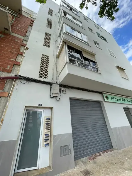Vivienda de 90 m2 ubicada en el municipio de Inca , en zona con todos los servicios . Consta de 3 habitaciones y 1 baño. — photo 3