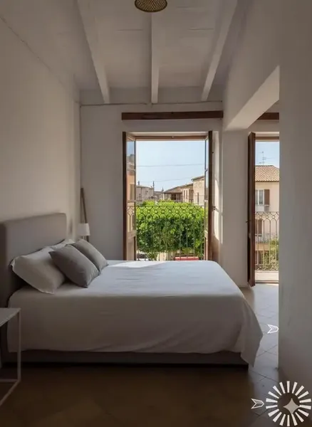 Charming house in a privileged position on the famous square of the picturesque village of Es Llombards — photo 3