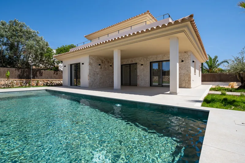 Modern new build villa with sea view roof terrace in Cala Llombards — photo 3