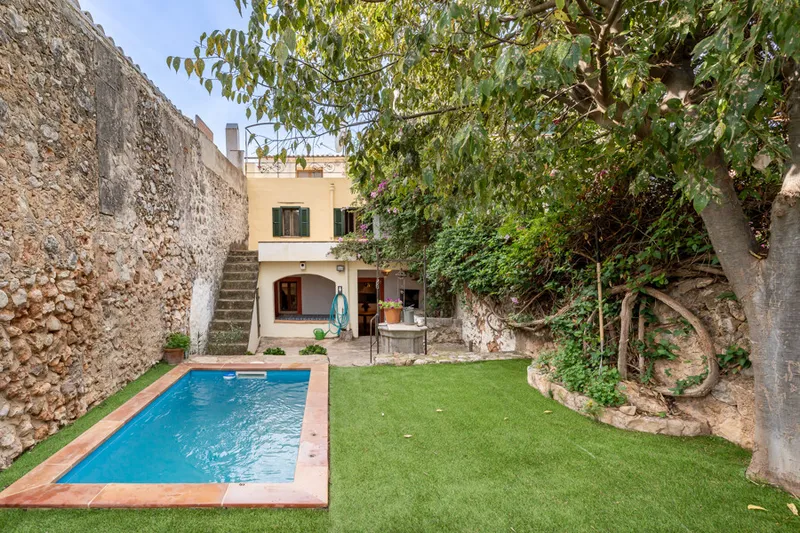 Charming Traditional Townhouse with Private Pool and Scenic Outdoor Spaces in Alaro — photo 1
