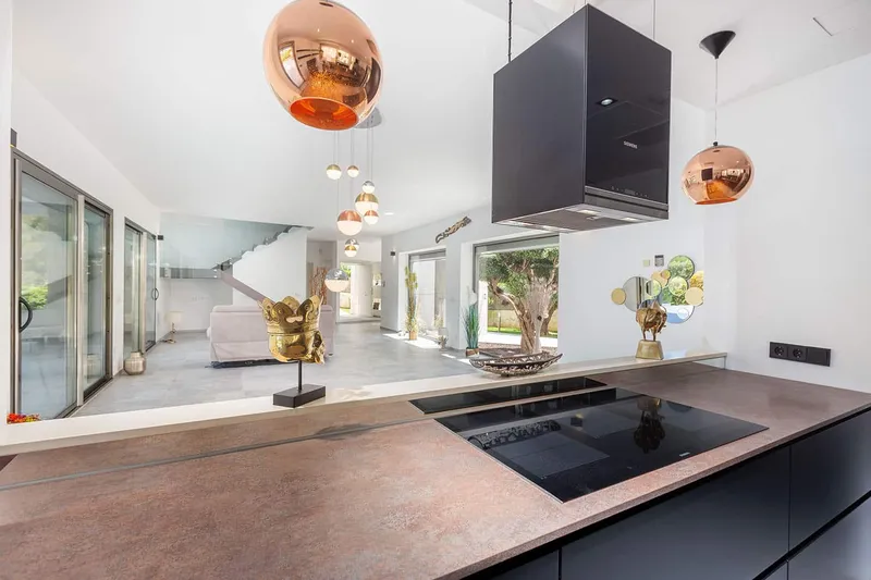Elegant family villa in exclusive residential location near the center — photo 7