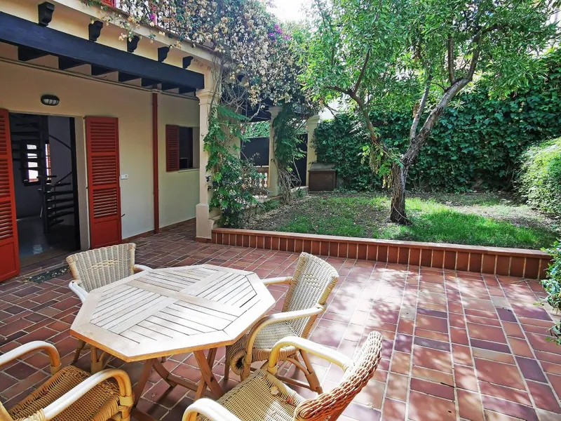 Ref 1908; Charming Mallorcan house with garden and garage for rent in El Terreno — photo 2