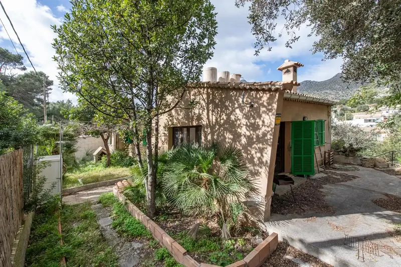 A house with many possibilities and ample space to make the most of. — photo 1