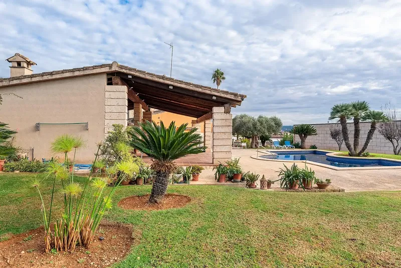 Discover this charming rustic villa in the exclusive area of Sa Casa Blanca — photo 4