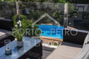 Ref. PRO227 – Unique villa with impressive architecture, spacious plot, paradisiacal garden with various terrace areas, garage, carport and large pool centrally located in Porto Petro — photo 5