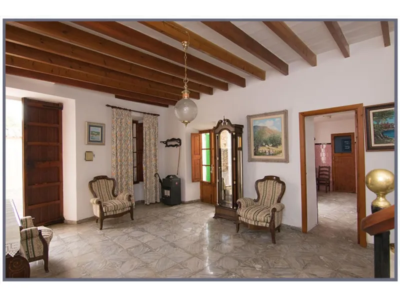 House — photo 1