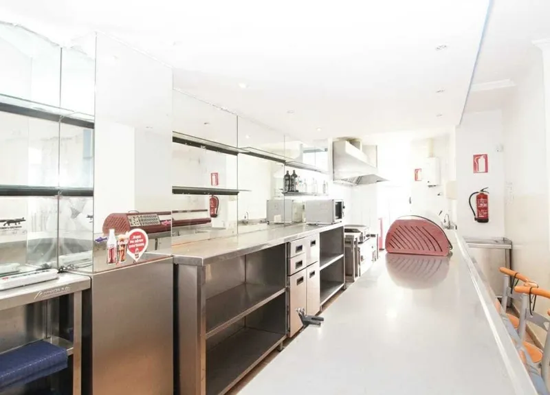 85m² premises with bar license, kitchen and near the beach for sale — photo 5
