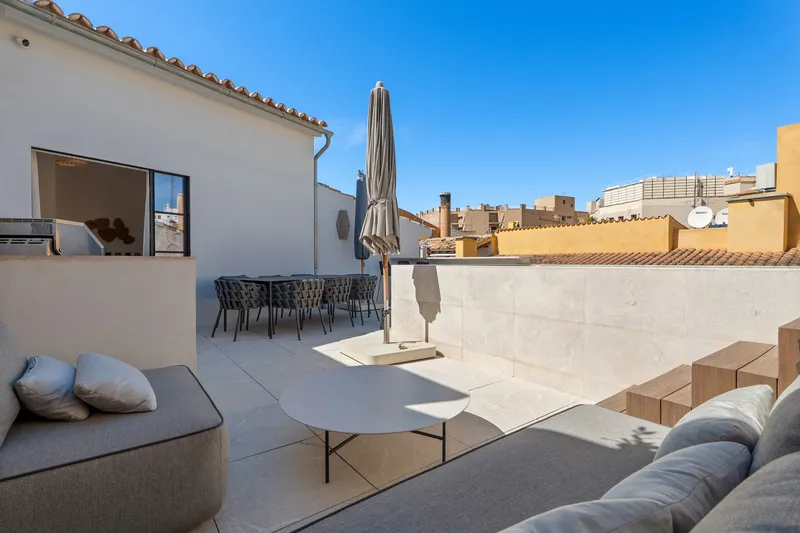 Stylish townhouse in Palma's Old Town with sun terrace & pool — photo 4