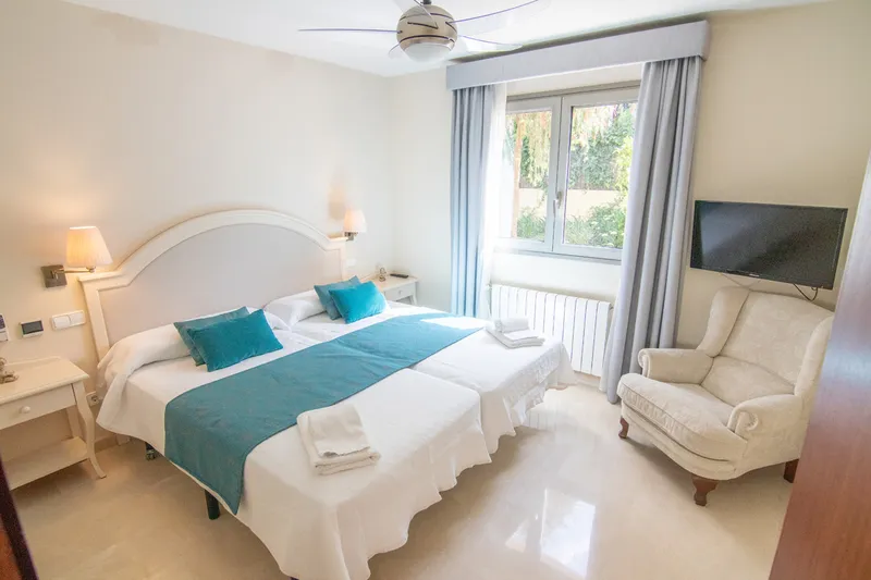 Villa with large pool terrace and vacation rental license in Marratxi, close to Palma — photo 12