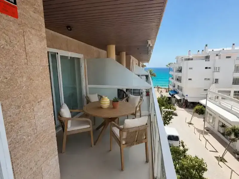 Edificio situado en primera línea con vistas laterales al mar | Recién renovado | Garaje | Fibra óptica | Cala Millor — photo 2