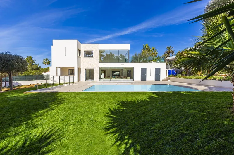 Exclusive villa in a quiet residential location near the centre — photo 2