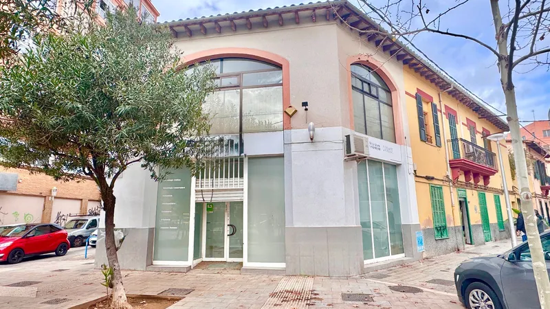 70 m2 commercial space with 74 m2 apartment in Palma de Mallorca, Pere Garau — photo 1