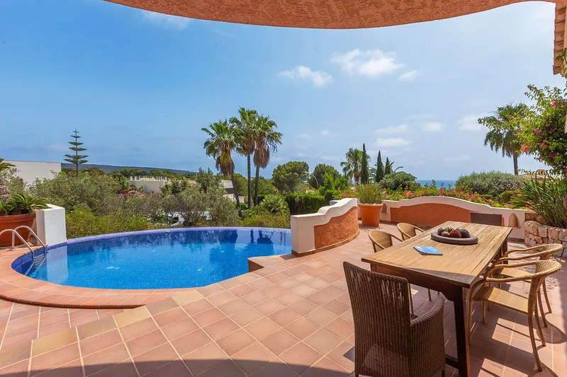 Mediterranean villa in quiet prime location near harbour and golf course — photo 1