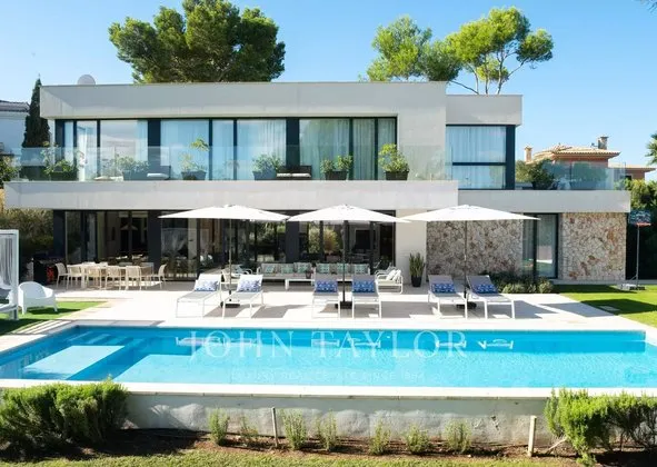 Detached house in Calle Gran Via la Haya, Santa Ponça, Calvià — photo 1