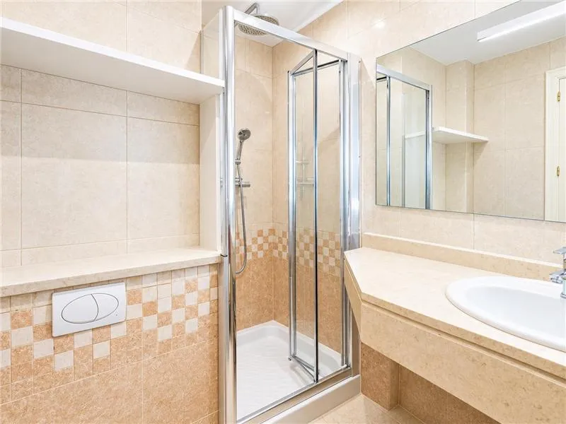 Apartment in a residential complex with swimming pools — photo 7
