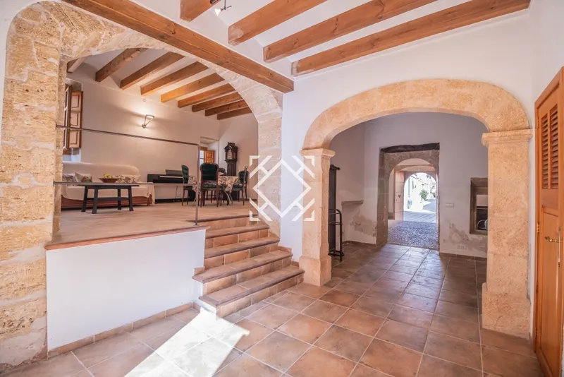 Charming townhouse for sale with tourist license in the old town of Alcudia, Mallorca — photo 5