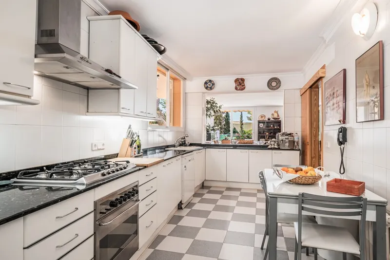 Portals Nous ideal family home for sale with roof terrace and garden — photo 7