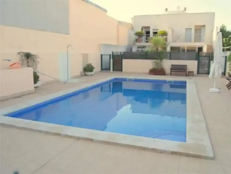 Magnífico Adosado de 4 plantas con gimnasio, piscina y acabados de lujo — photo 1