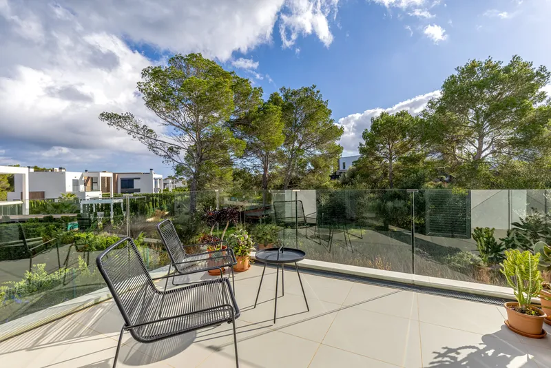Dreamlike villa with pool and garden on the east coast — photo 12