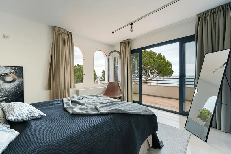 Mediterranean elegance with panoramic sea views in Cas Català — photo 12