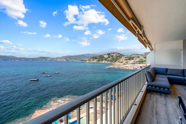 Renovated frontline apartment for sale in Costa de la Calma, Southwest Mallorca — photo 1