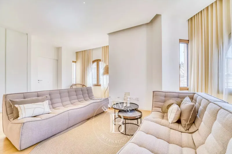 Elegant Duplex Penthouse with Panoramic Sea and City Views in Palma's Historic Old Town — photo 3