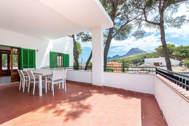 Investment villa with holiday license for sale in Cala San Vicente, North Mallorca — photo 3