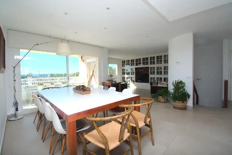 Discover an architectural gem in Palma, a magnificent duplex located in the prestigious Bonanova neighborhood. With its impressive 247 m2 — photo 4